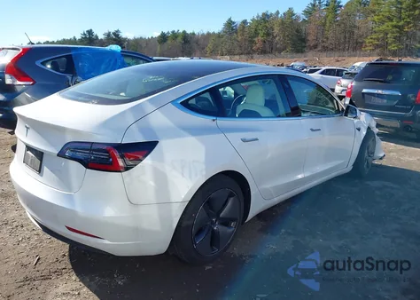 2020 Tesla Model 3 Standard Range Plus Rear-Wheel Drive/Standard Range Rear-Wheel Drive z USA, uszkodzony, nr VIN 5YJ3E1EA2LF709895